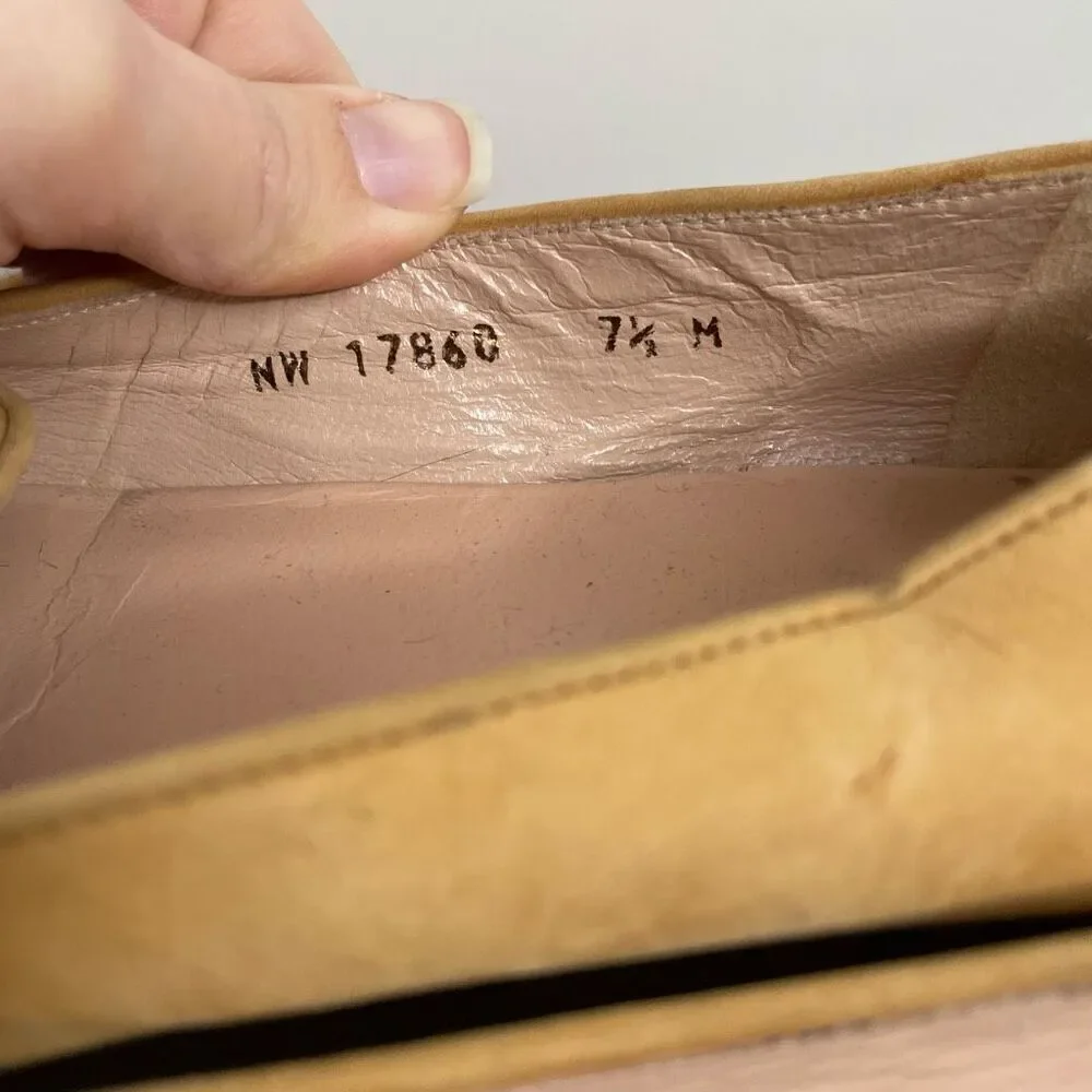 Stuart Weitzman Lingo Slip On Loafer 7.5 Beige Nubuck Nailhead Cap Toe Shoe Tan